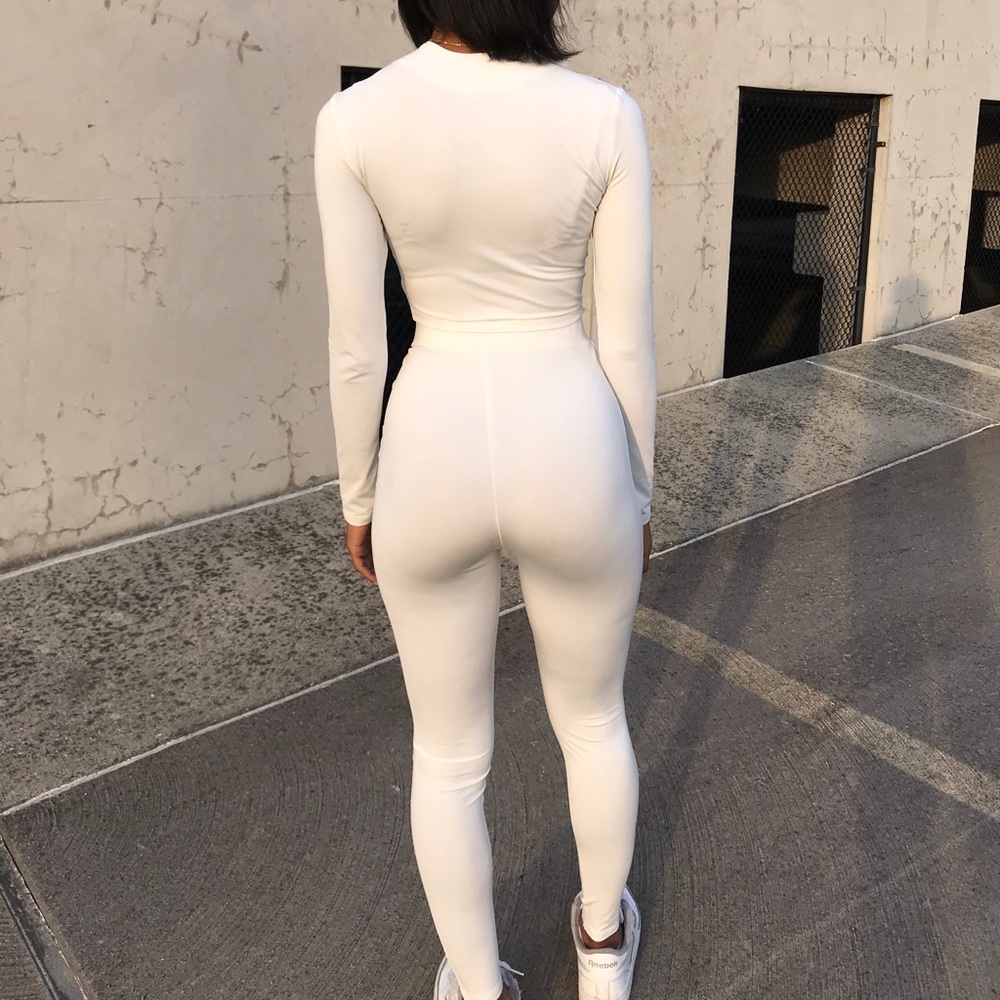 WHITE 2-PIECE LONG SLEEVE FITNESS TRACKSUIT